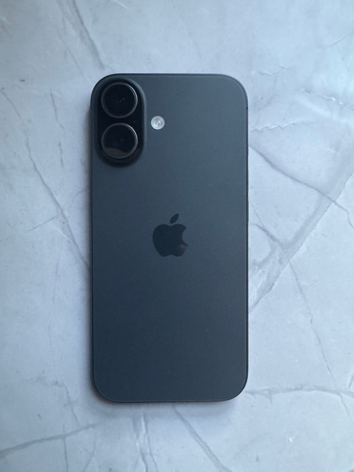 Black iPhone 17 256 gb 100% battery