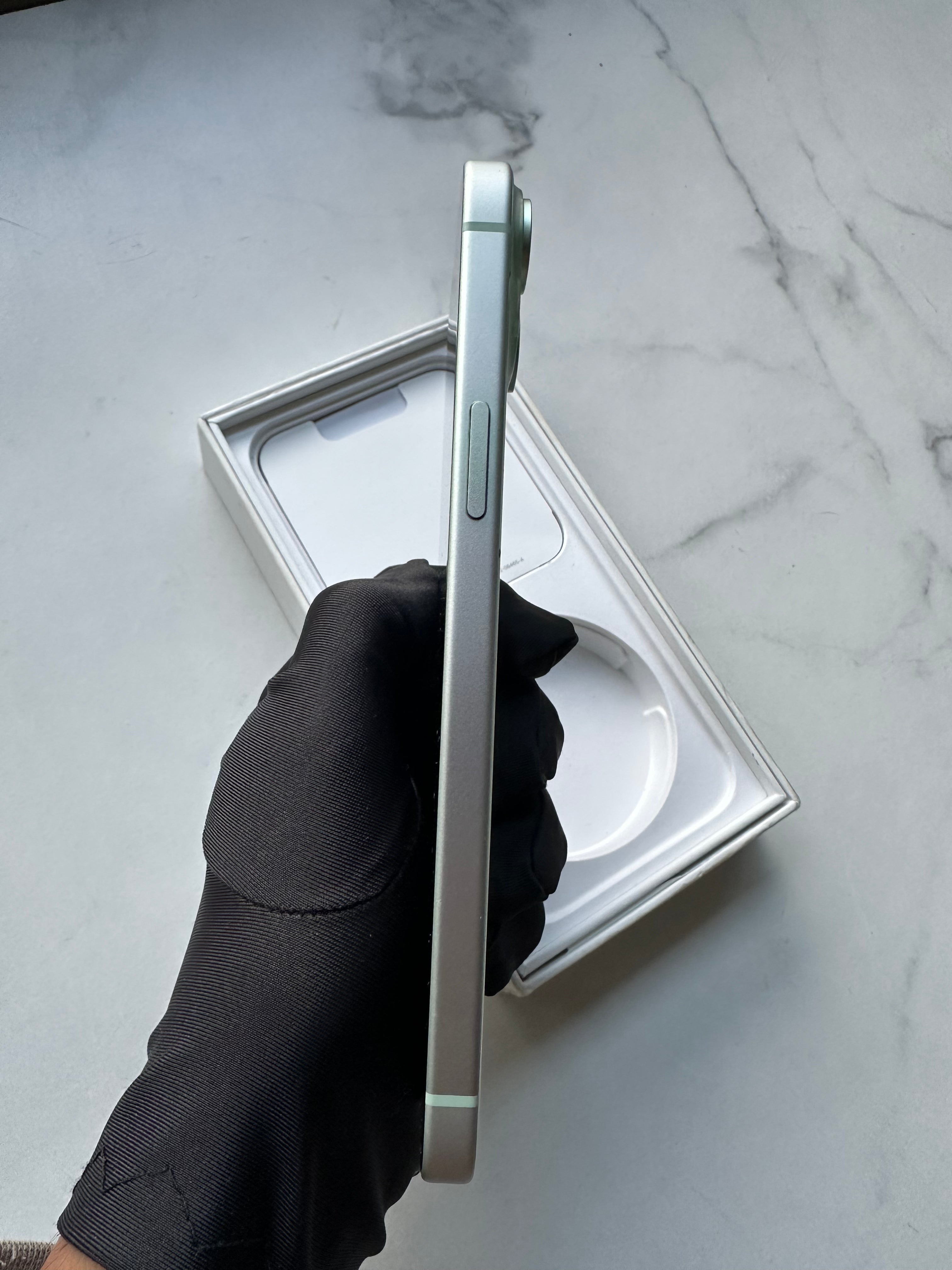 Green iPhone 15 Plus 128 Gb 97% battery health