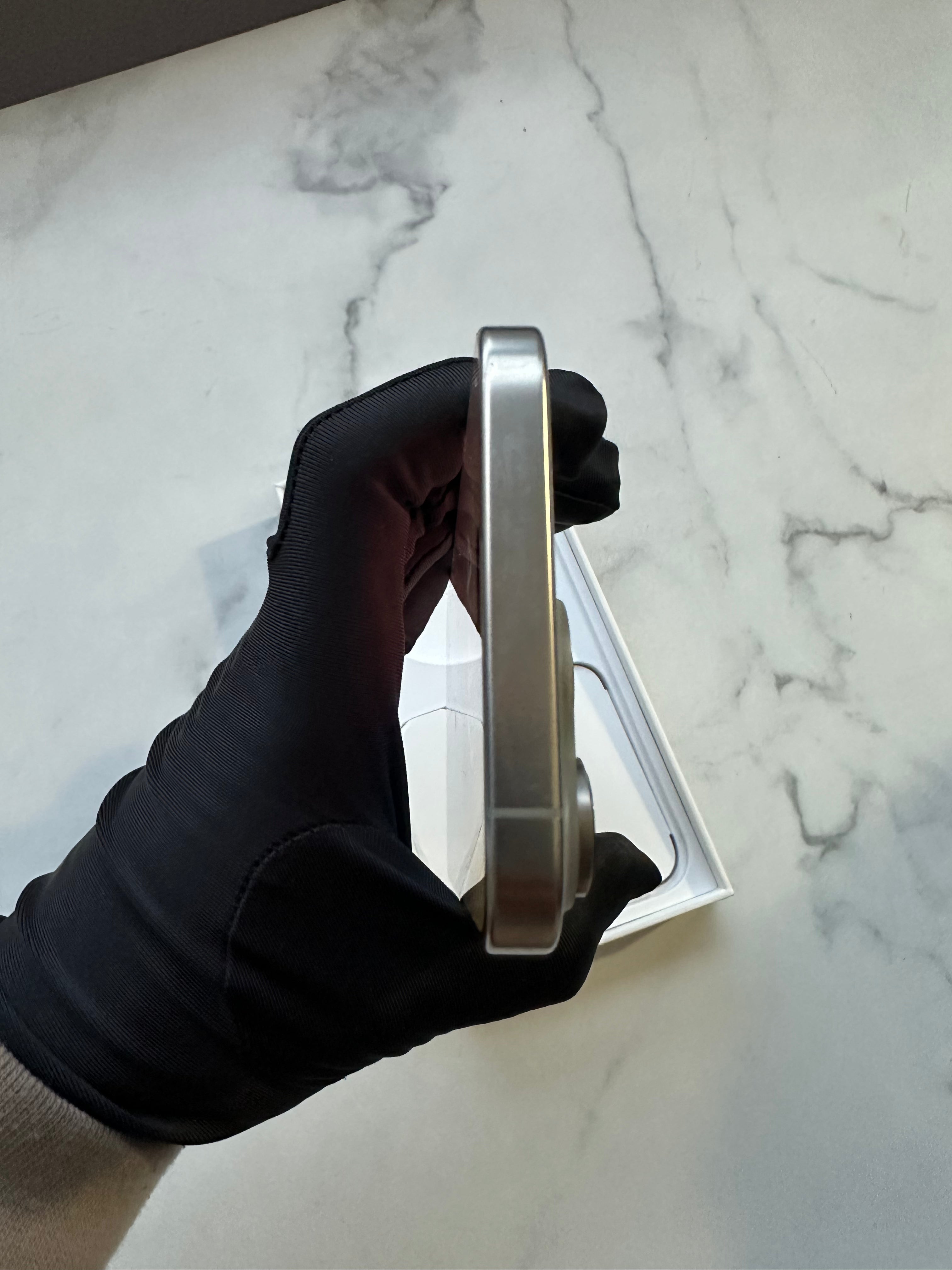 Natural Titanium iPhone 16 Pro Max 256 Gb 94% Battery Health