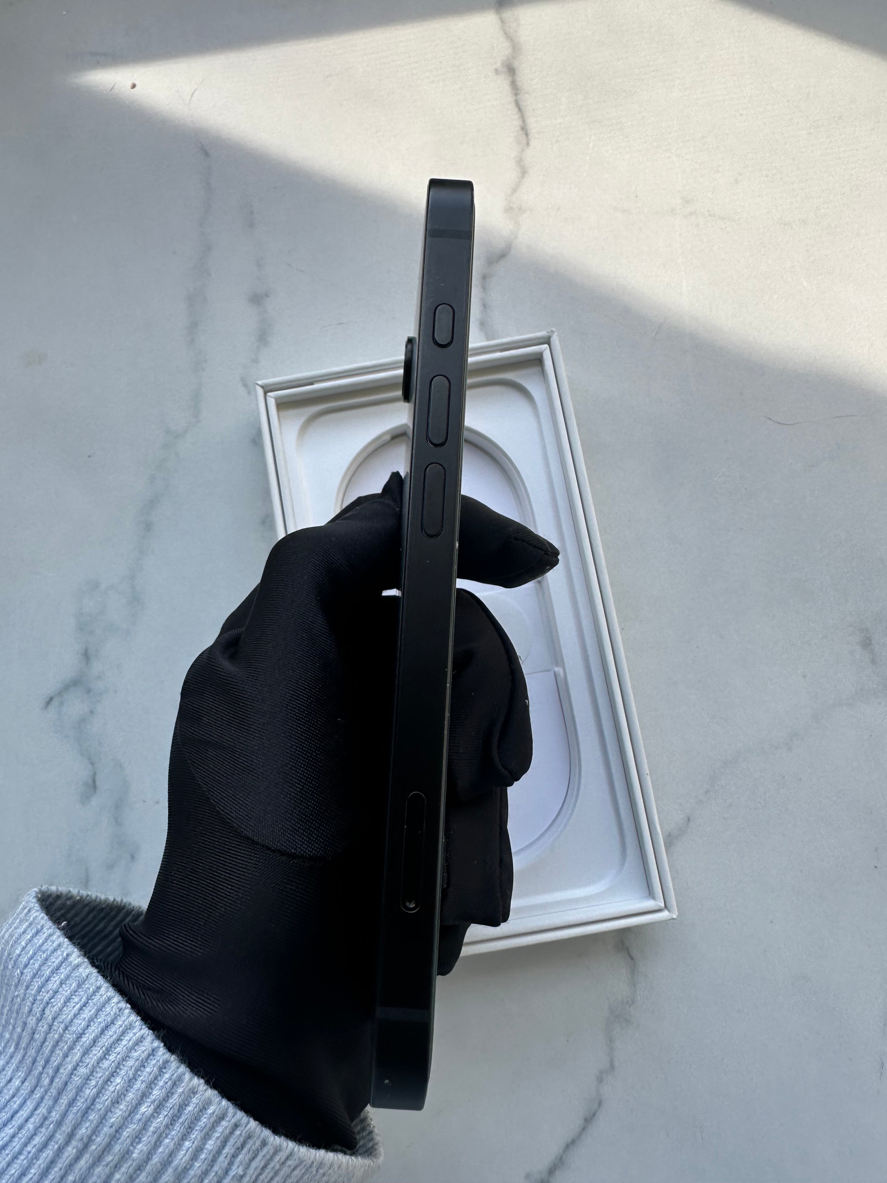 iPhone 16e 128GB 100% battery Health