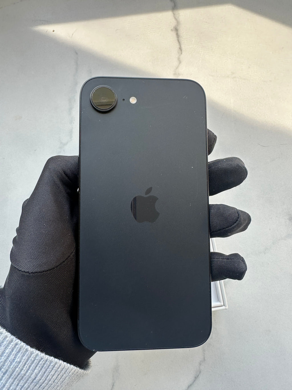 iPhone 16e 128GB 100% battery Health