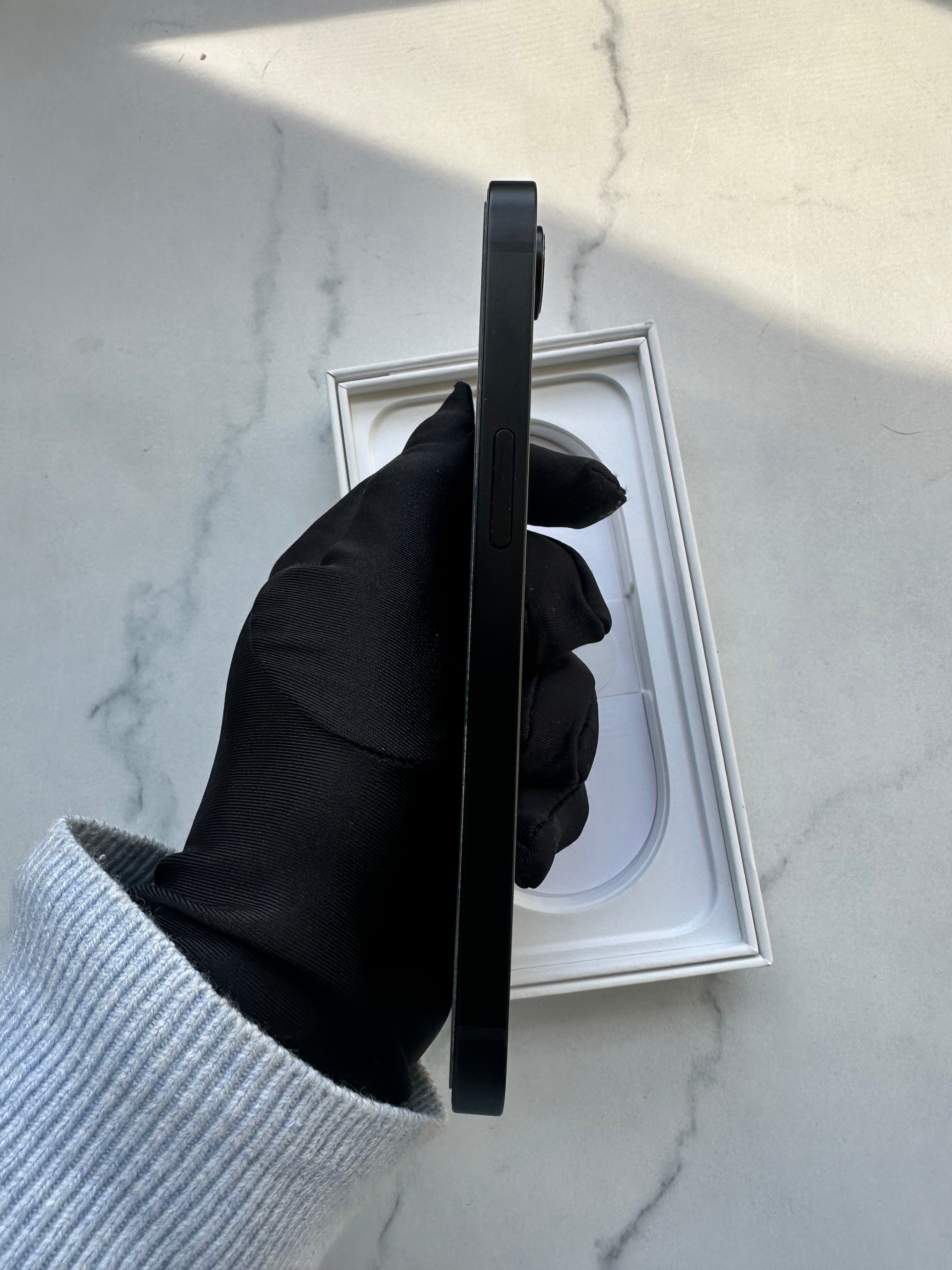 iPhone 16e 128GB 100% battery Health