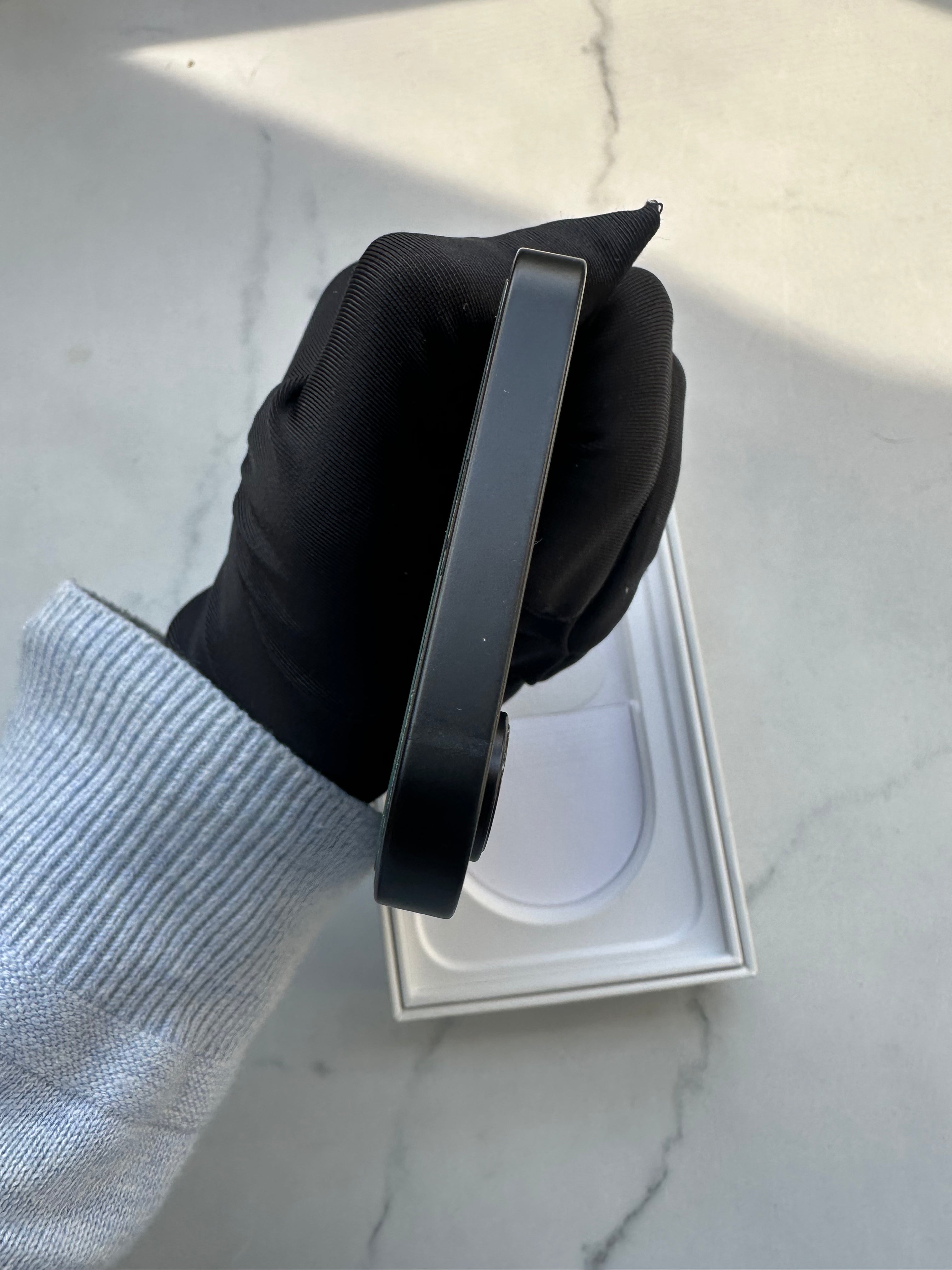 iPhone 16e 128GB 100% battery Health