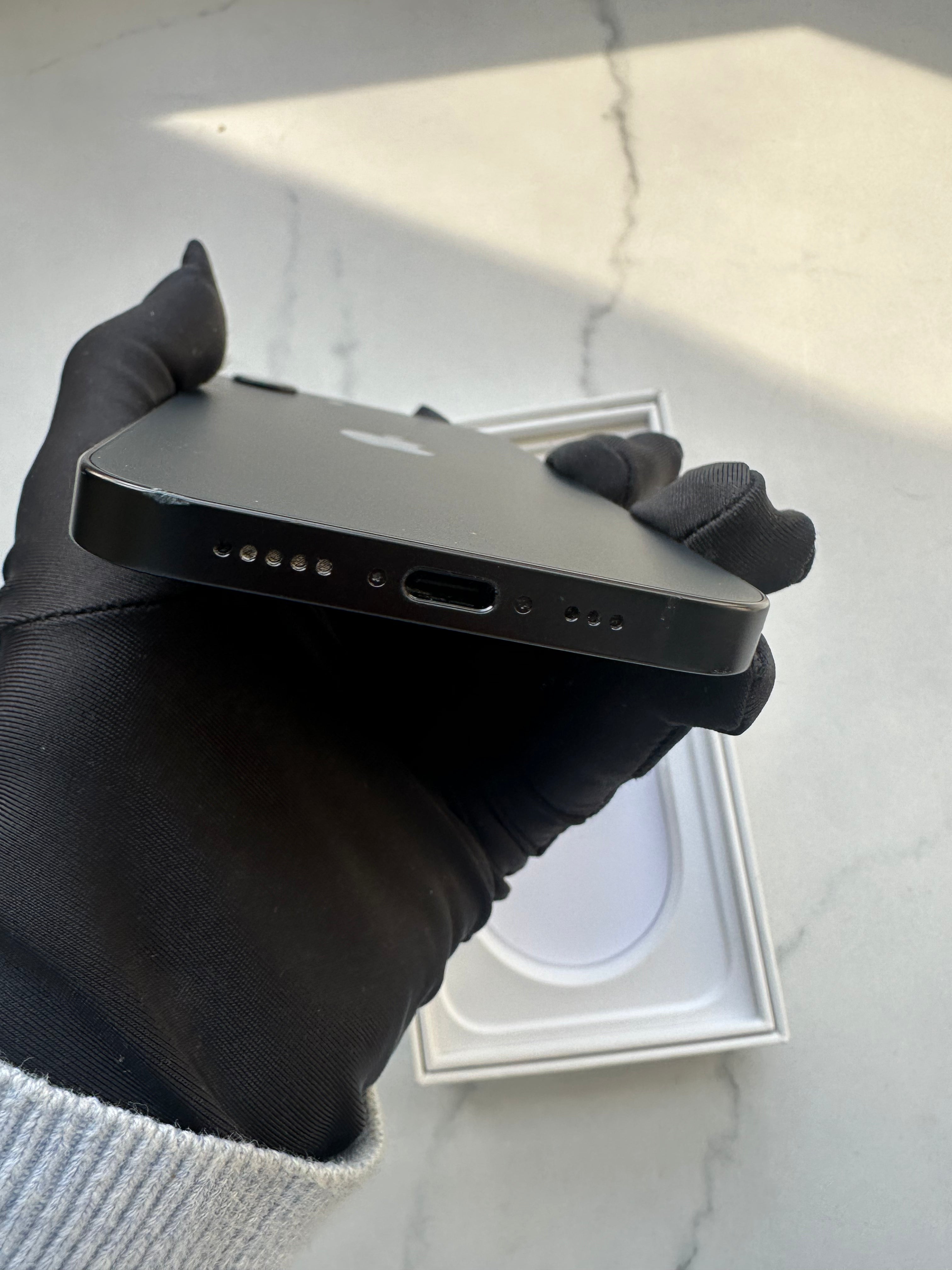 iPhone 16e 128GB 100% battery Health